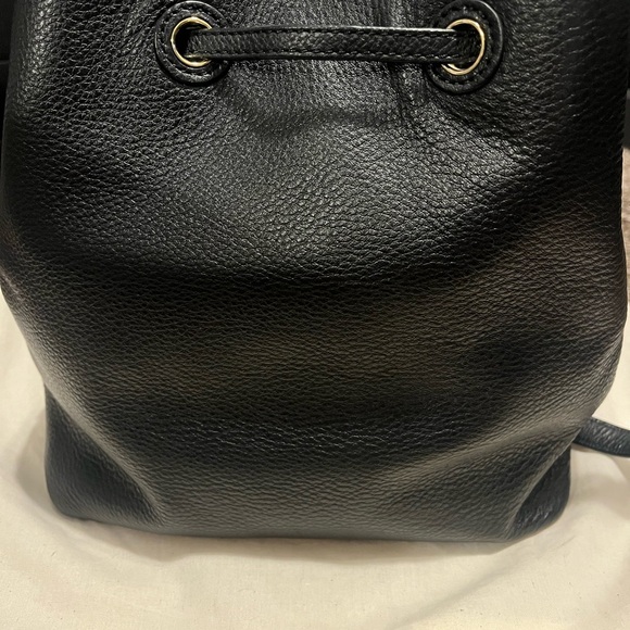 TORY BURCH THEA BUCKET BAG | Black Leather Shoulder Bag - Picture 8 of 8